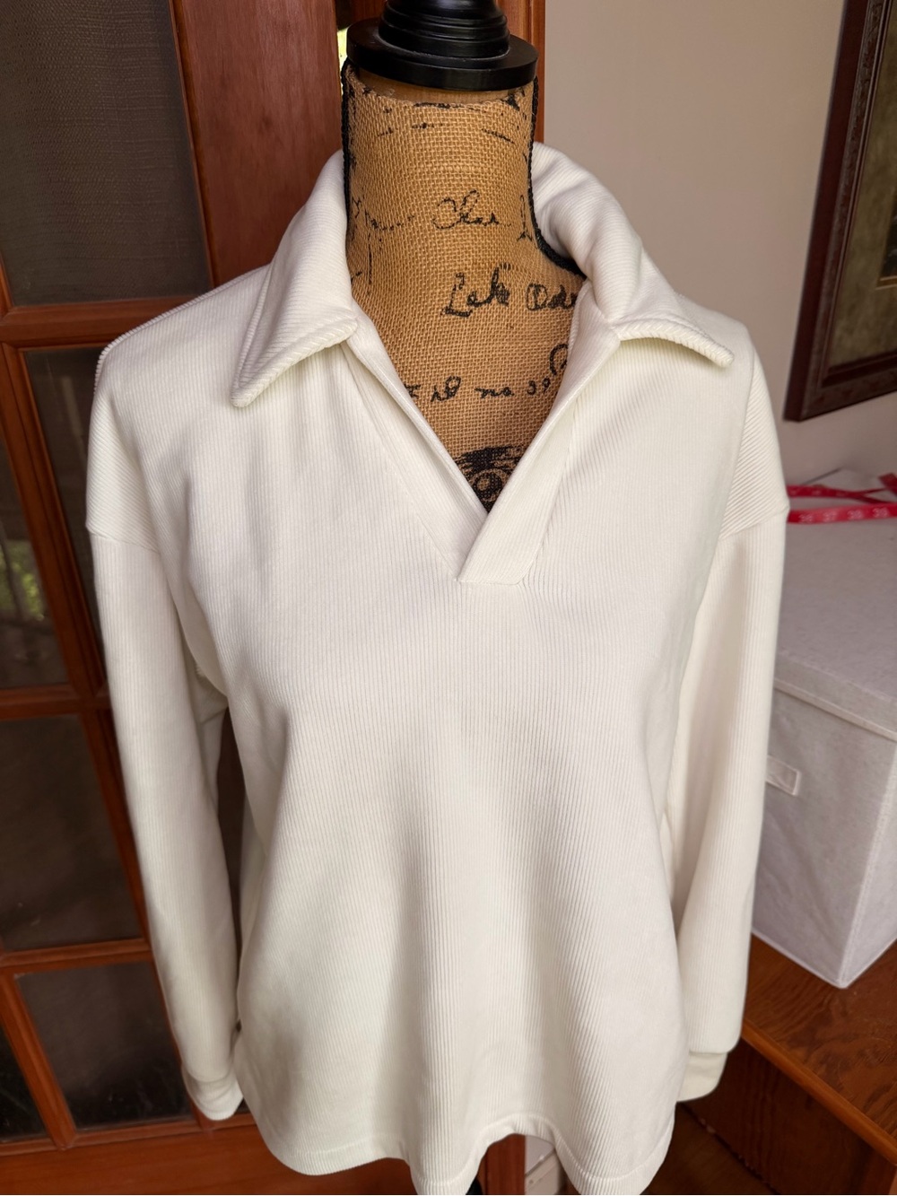 Mondetta Cream V-Neck Ribbed Collared Sweater
